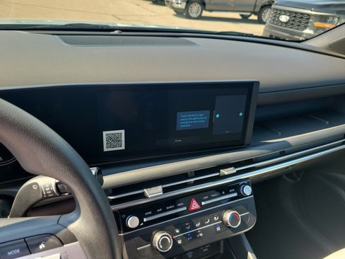 Used 2025 Hyundai Santa Cruz SE AWD/4WD image 27