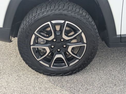 Used 2024 Jeep Compass Trailhawk image 10