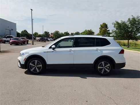 Used 2024 Volkswagen Tiguan SE image 4