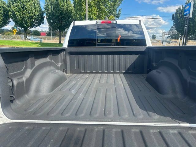 Used 2022 RAM 1500 Limited w/ Off-Road Group AWD/4WD image 9