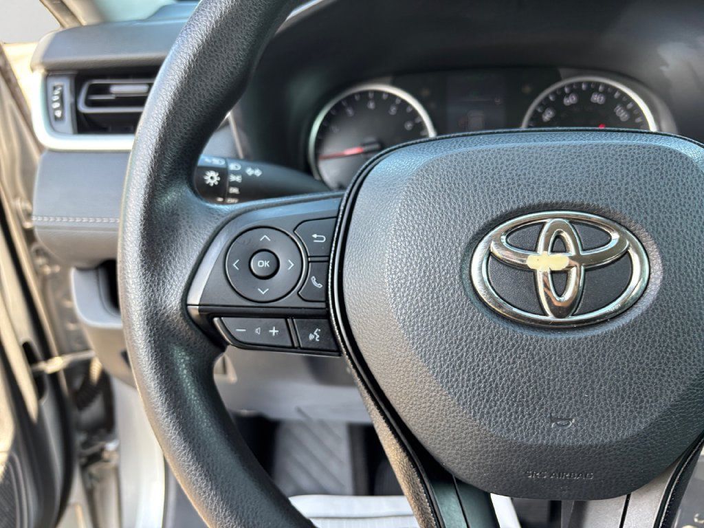 Used 2021 Toyota RAV4 LE FWD image 21