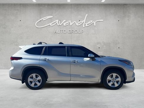 Used 2023 Toyota Highlander LE image 20
