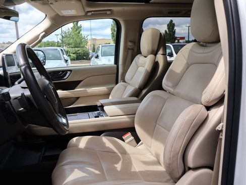 Used 2020 Lincoln Navigator Reserve w/ Equipment Group 208A Reserve AWD/4WD image 17