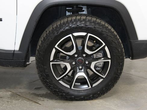 Used 2025 Jeep Compass Trailhawk AWD/4WD image 12