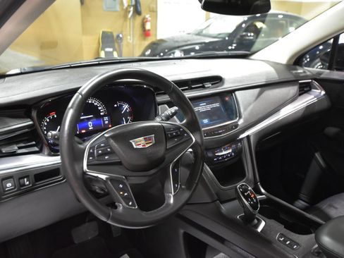 Used 2017 Cadillac XT5 Luxury w/ Driver Awareness Package image 19