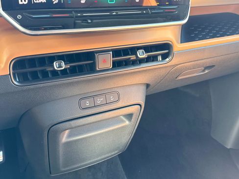 New 2025 Volkswagen ID. Buzz Pro S Plus image 25