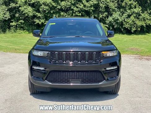 Used 2023 Jeep Grand Cherokee Limited w/ Black Appearance Package AWD/4WD image 2