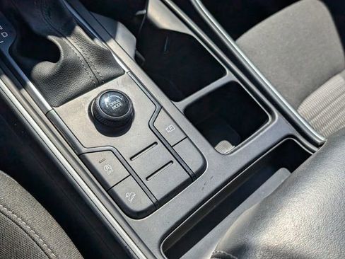 Used 2023 Kia Sorento LX image 30