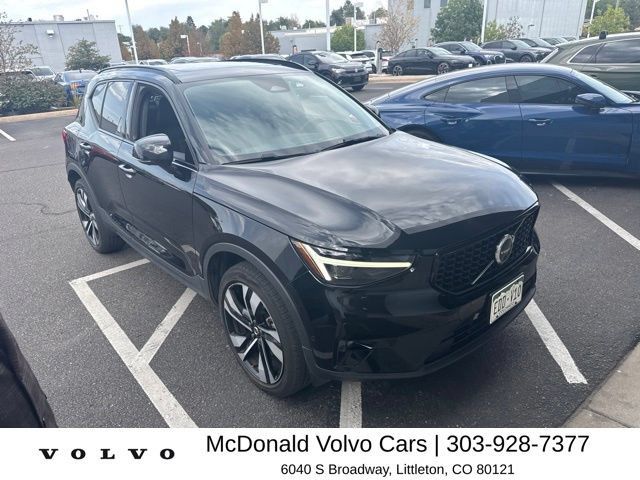 Used 2023 Volvo XC40 B5 Ultimate w/ Protection Package Premier AWD/4WD image 4