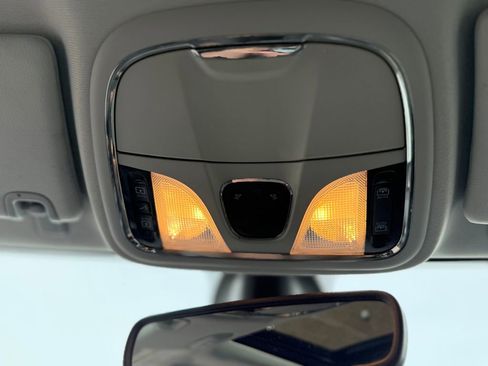 Used 2019 Jeep Cherokee Limited image 26