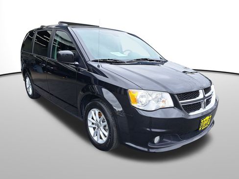 Used 2020 Dodge Grand Caravan SXT image 3
