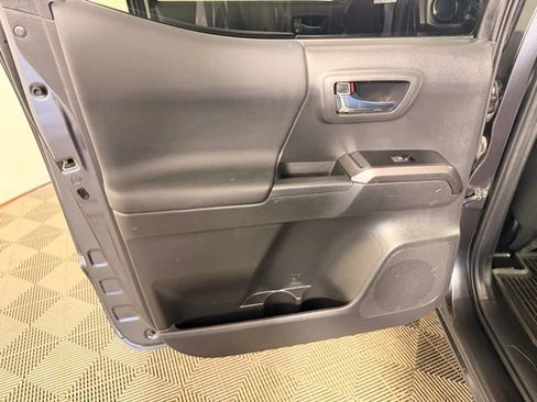 Used 2022 Toyota Tacoma TRD Off-Road AWD/4WD image 28