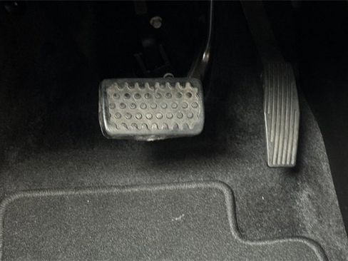 Used 2023 Chevrolet Bolt EUV Premier w/ Sun & Sound Package image 42