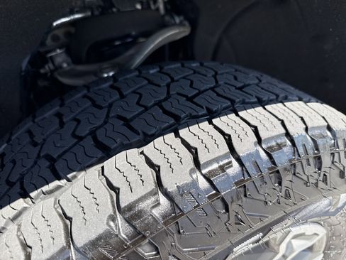 Used 2021 GMC Sierra 1500 SLE image 12