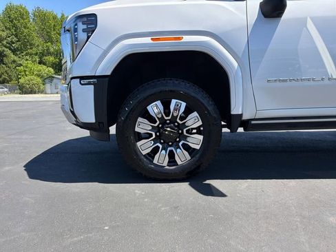 Used 2025 GMC Sierra 3500 Denali w/ Technology Package AWD/4WD image 30