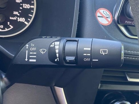 Used 2023 Nissan Rogue SV AWD/4WD image 22