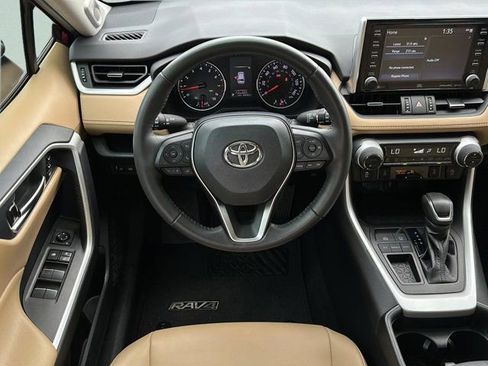 Used 2021 Toyota RAV4 XLE Premium FWD image 15