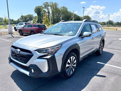 Certified 2025 Subaru Outback Touring w/ Popular Package #2 AWD/4WD image 3