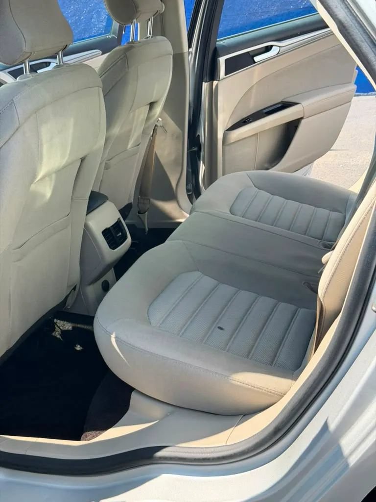 Used 2017 Ford Fusion SE w/ Fusion SE Technology Package FWD image 10
