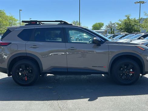 Used 2025 Nissan Rogue SV AWD/4WD image 4