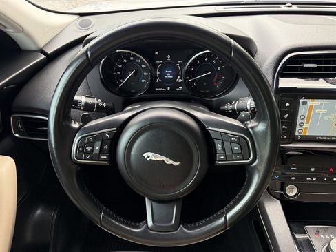 Used 2018 Jaguar F-PACE Premium image 24