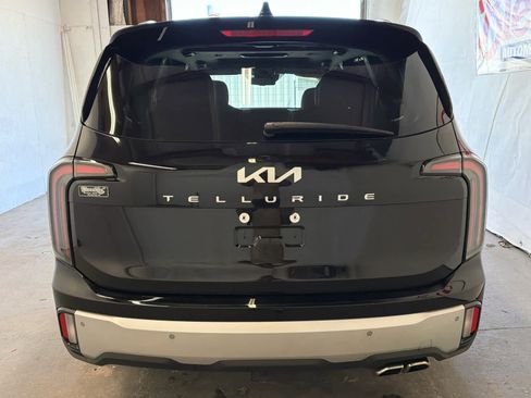 Used 2024 Kia Telluride EX w/ EX Captain's Chair Package FWD image 6