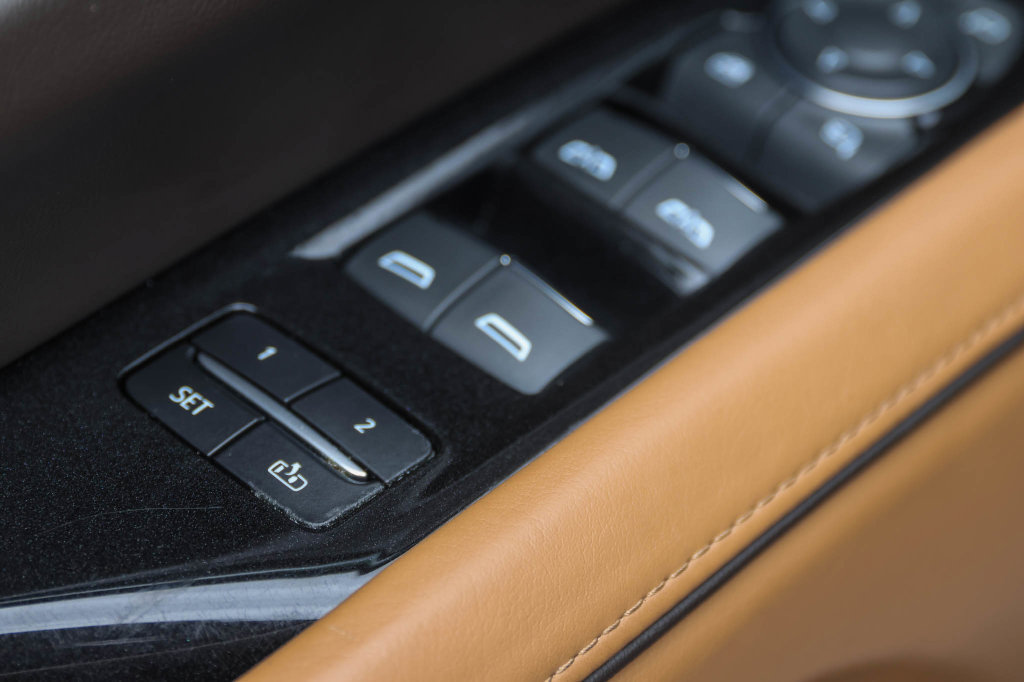 Used 2023 Cadillac Escalade Premium Luxury RWD image 12