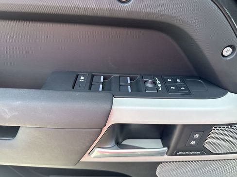 Used 2024 Land Rover Defender 130 S image 23