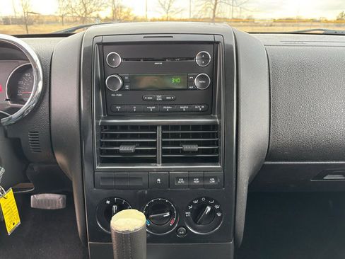 Used 2009 Ford Explorer XLT image 16