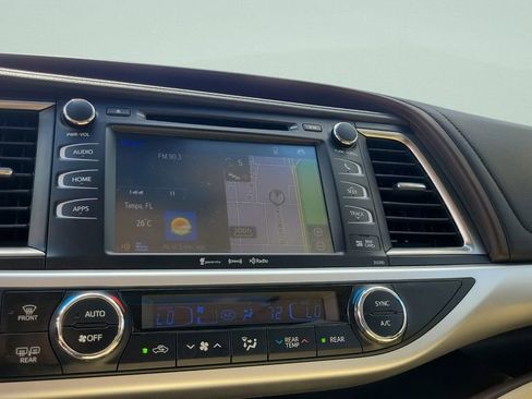 Used 2019 Toyota Highlander XLE image 21