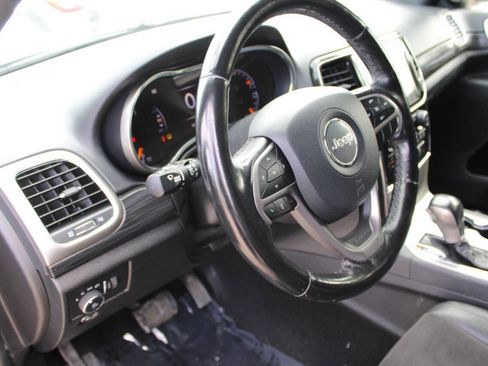 Used 2021 Jeep Grand Cherokee Laredo X AWD/4WD image 8