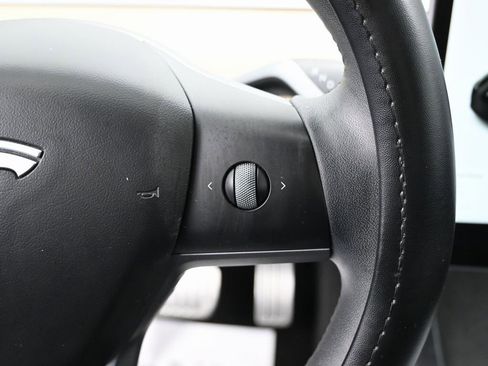 Used 2022 Tesla Model Y Performance image 19