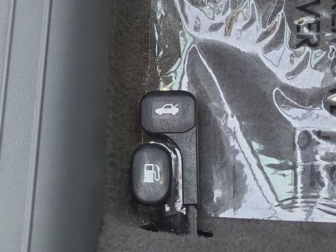 Used 2024 Hyundai Elantra SEL image 32