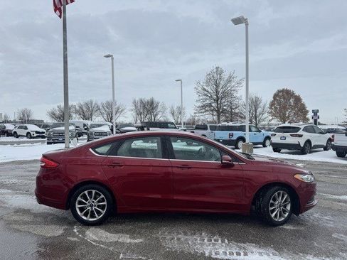 Used 2017 Ford Fusion SE image 10