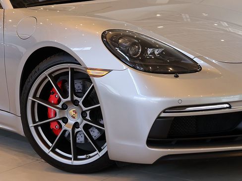 Used 2021 Porsche 718 Cayman GTS RWD image 9