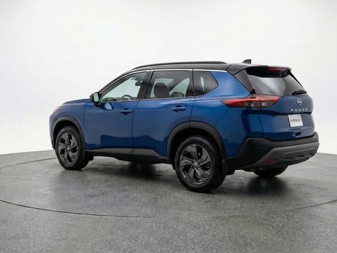 Used 2025 Nissan Rogue SV image 6