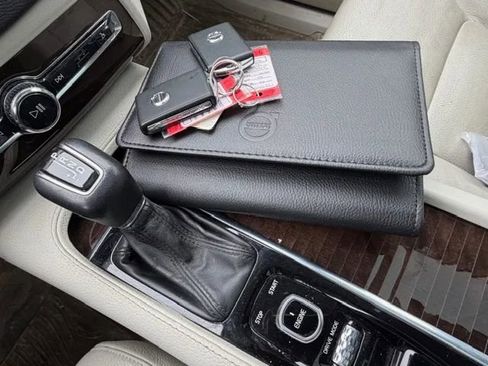 Used 2016 Volvo XC90 T6 Momentum w/ Protection Package Plus image 33