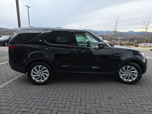 Used 2021 Land Rover Discovery S image 4