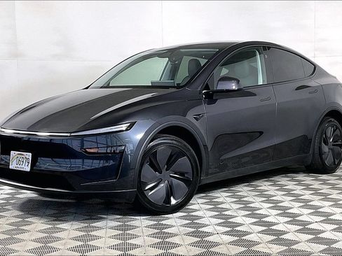Used 2026 Tesla Model Y Long Range RWD image 1