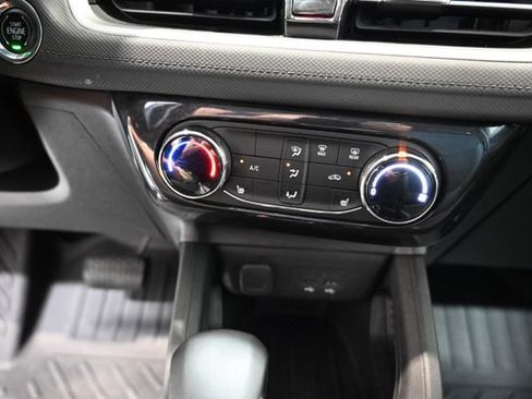 Certified 2025 Chevrolet TrailBlazer LT w/ LT Cold Weather Package FWD image 17