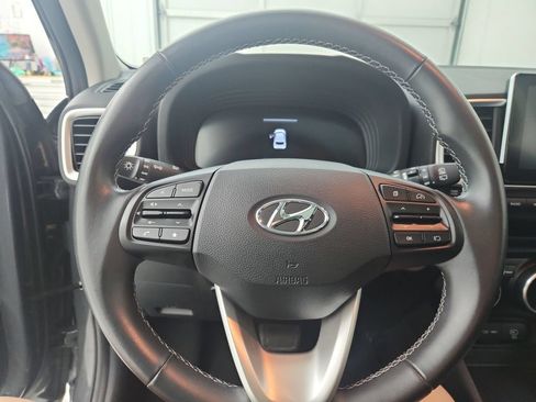 Used 2025 Hyundai Venue SEL FWD image 24