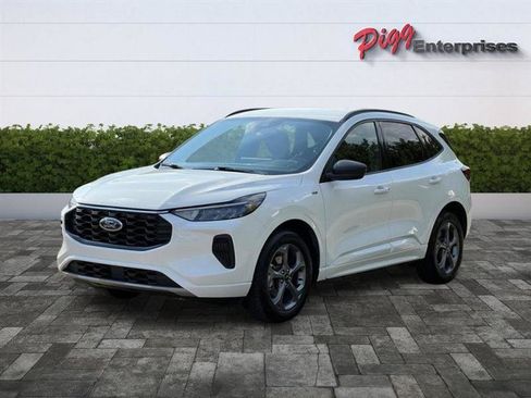 Used 2023 Ford Escape ST-Line w/ Tech Pack #1 AWD/4WD image 4