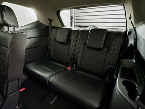 Used 2025 Volkswagen Atlas SE image 30