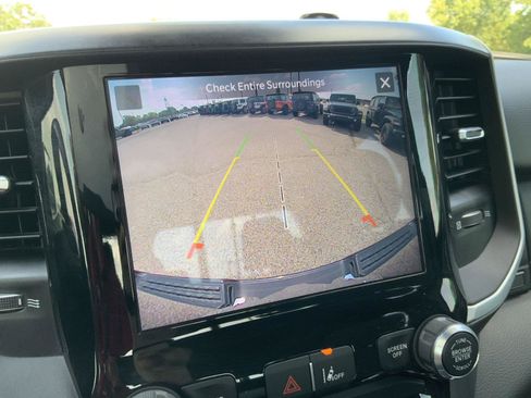 Used 2022 RAM 1500 Big Horn AWD/4WD image 38