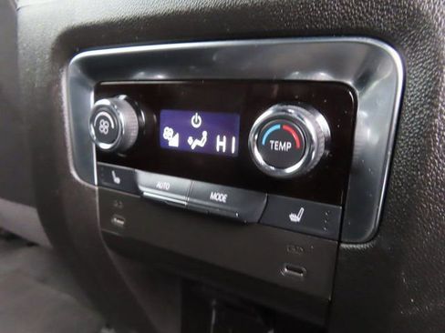 Certified 2025 Chevrolet Suburban Premier image 38