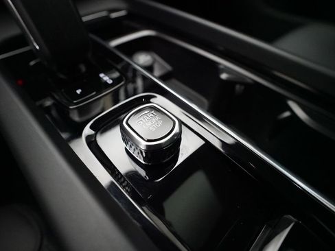 Used 2025 Volvo V60 B5 Cross Country Plus image 31