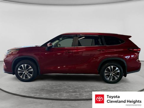 Used 2023 Toyota Highlander XLE AWD/4WD image 8