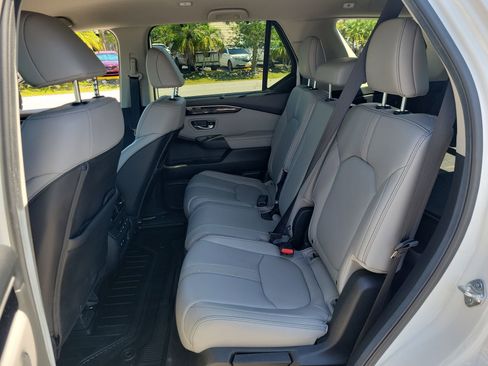 Used 2025 Honda Pilot EX-L image 18