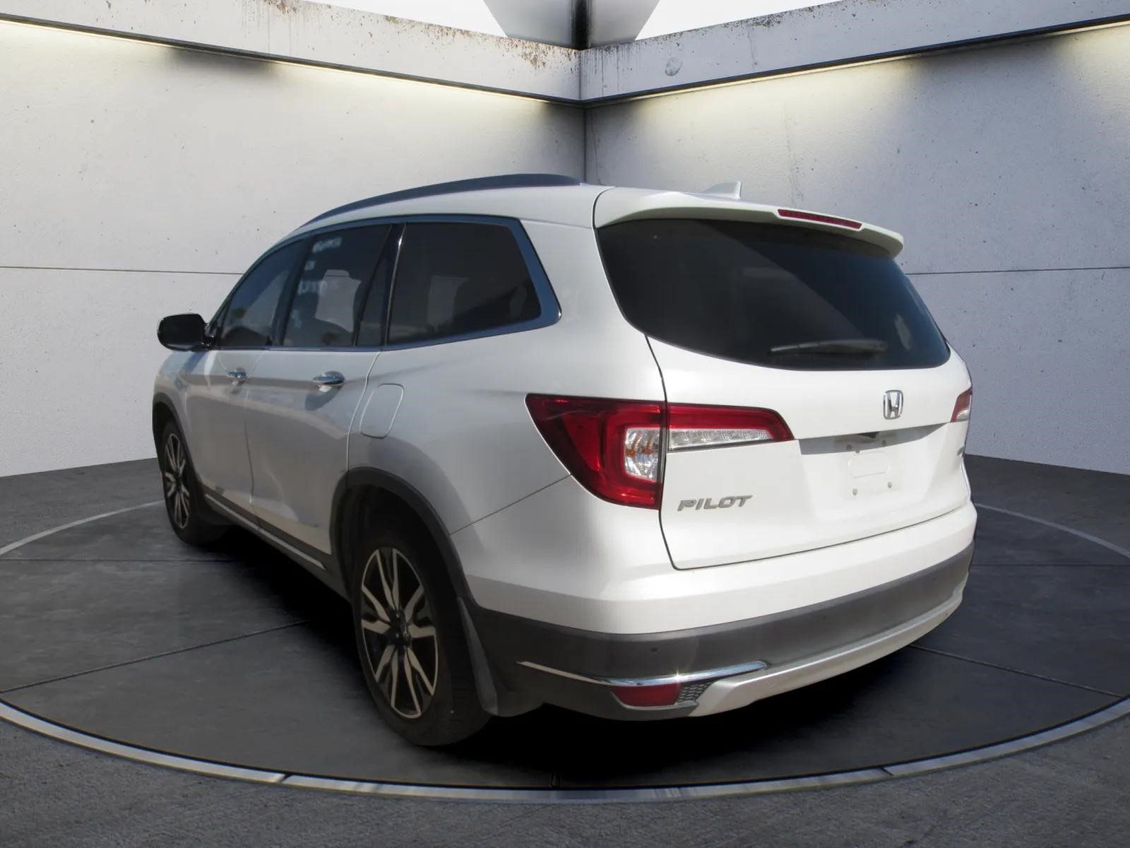 Used 2021 Honda Pilot Touring image 4