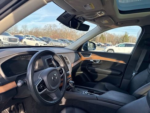 Used 2021 Volvo XC90 T6 Momentum image 10